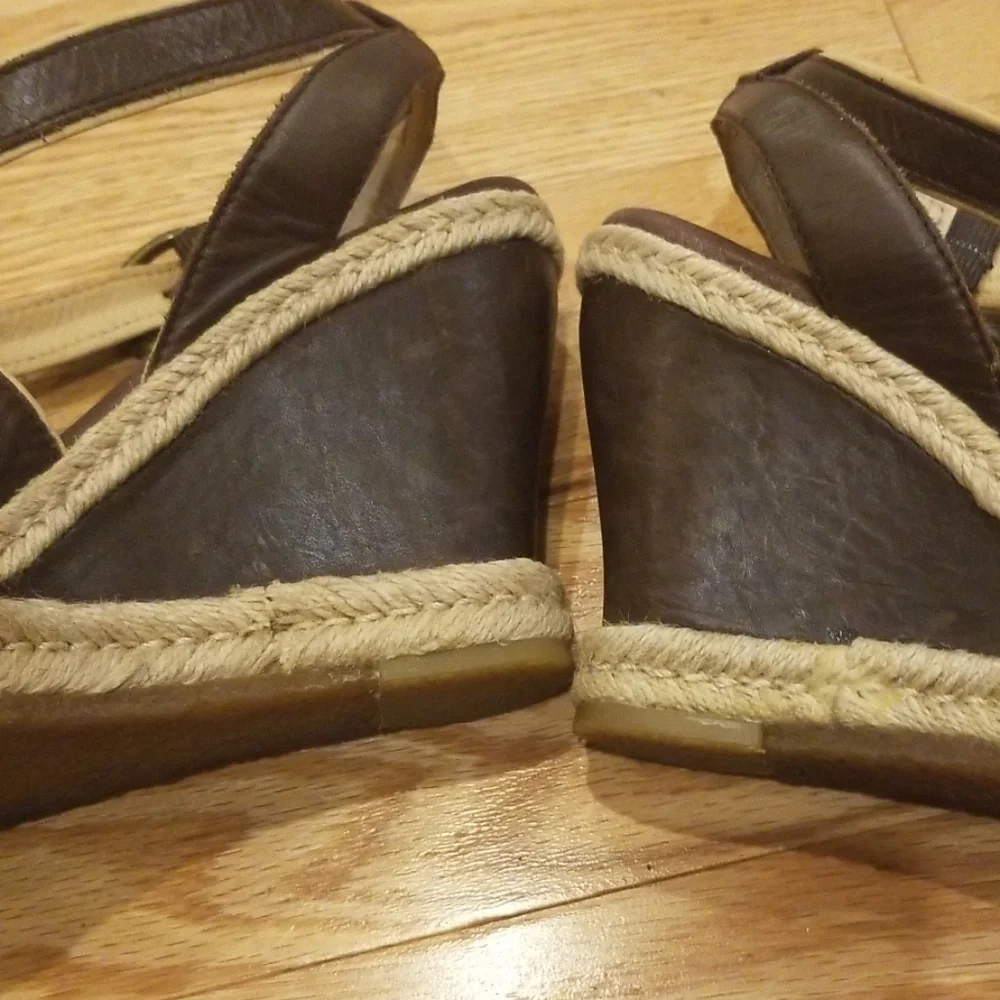 Ugg Isabella leather wedge